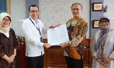 Serah Terima Izin Pembukaan Program Studi Magister Manajemen Universitas Medan Area